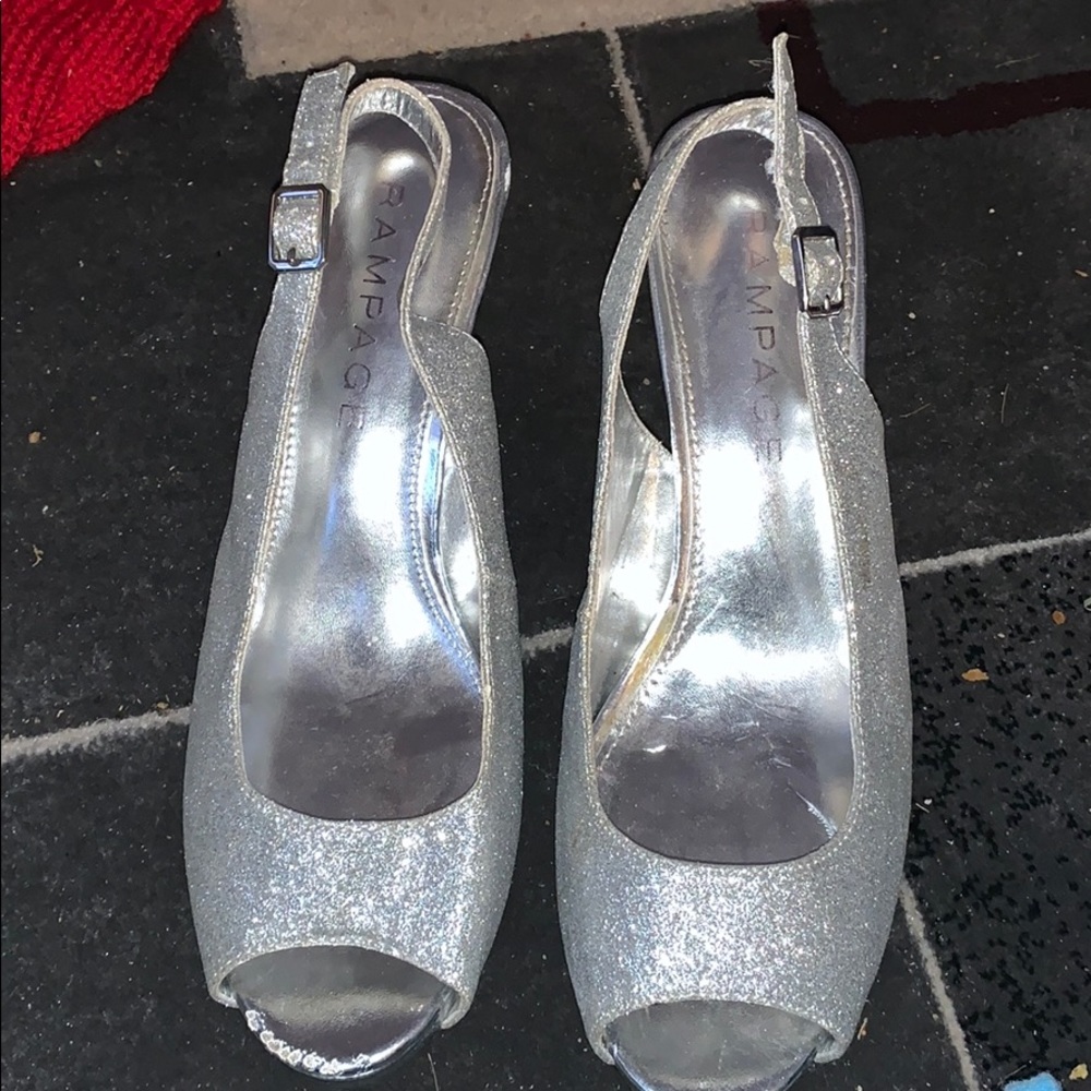 Open toe shoe